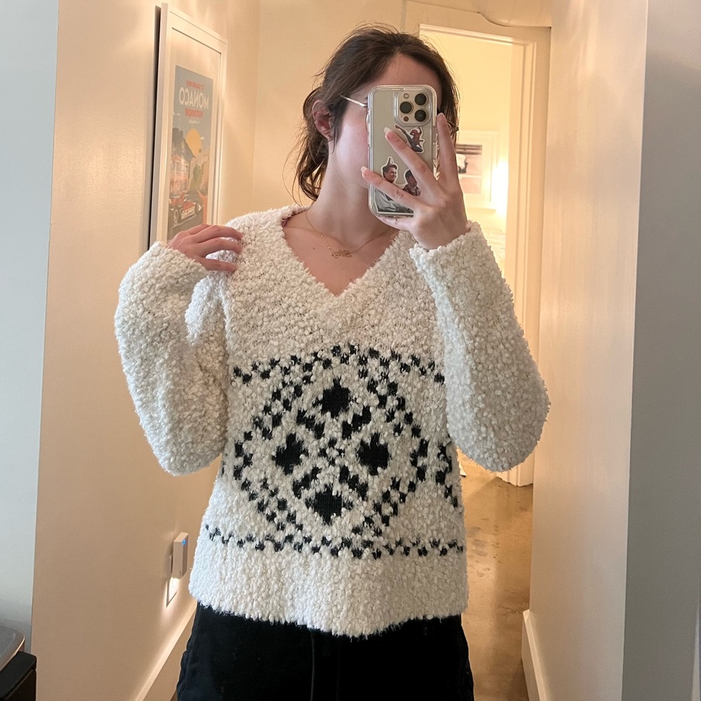 Fuzzy Sweater 🤍 - Picture 4 of 4